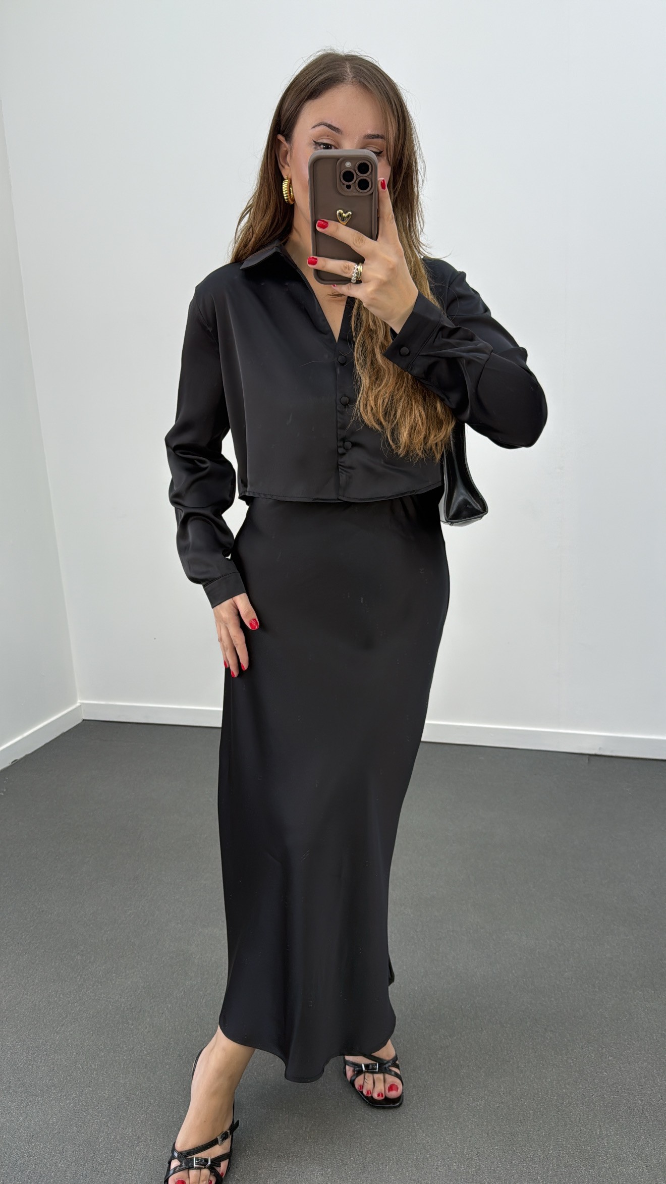 Set cămașă și fustă din satin negru Mahsima