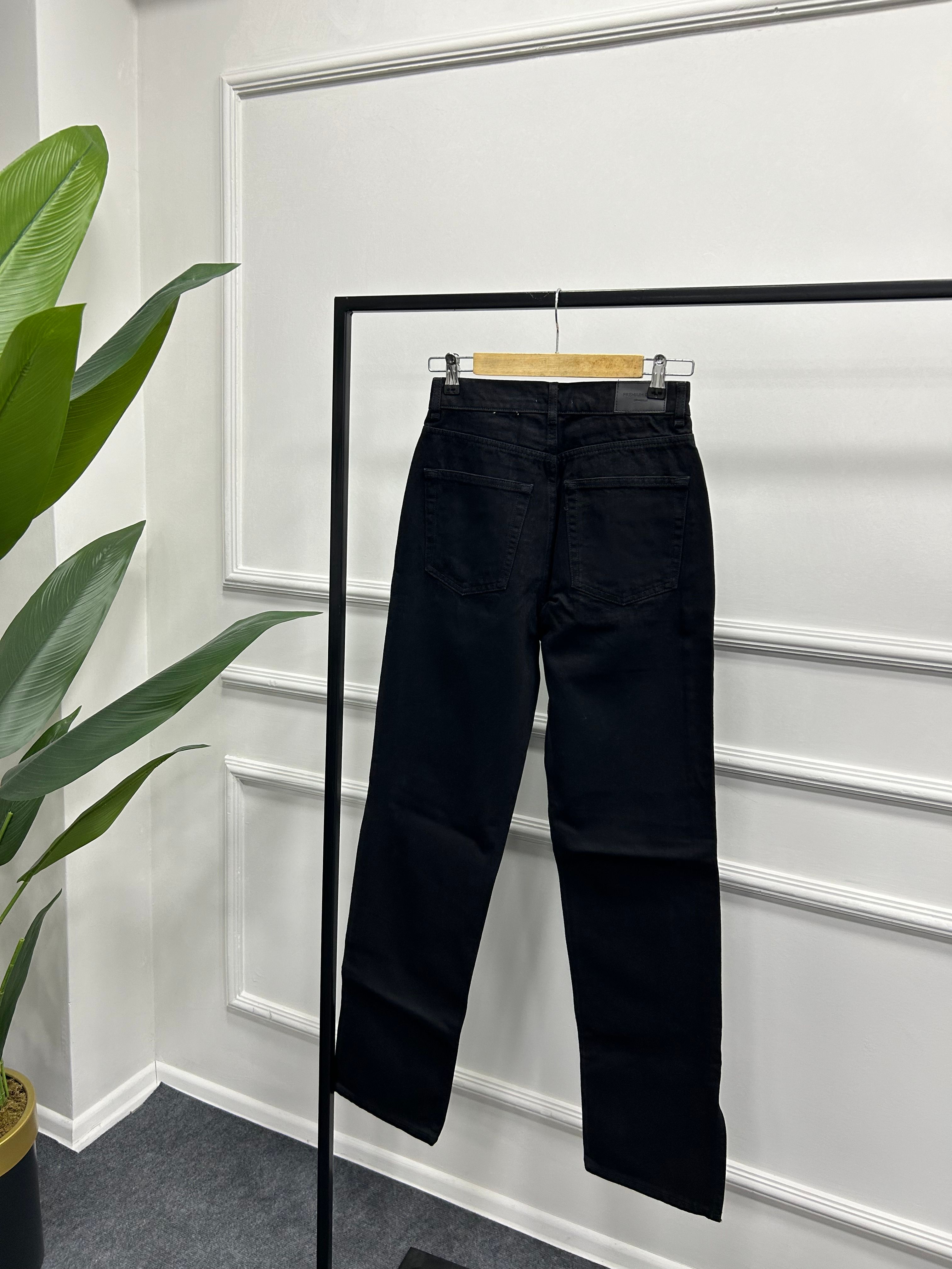 Gina Siyah Renk Straight Jeans