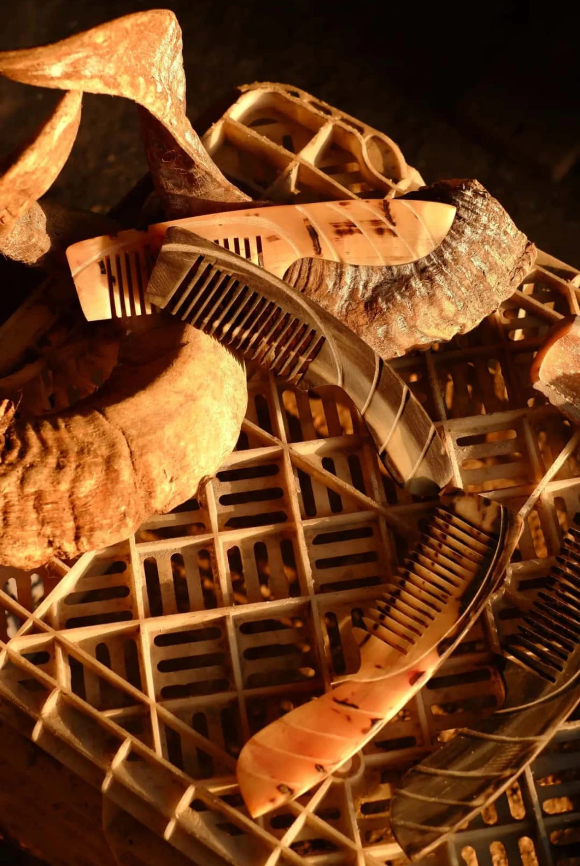 Özel Seri Kemik Tarak (saplı ve işlemeli) 