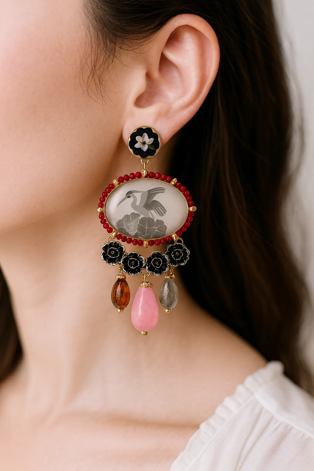 Sallantılı reçine küpe