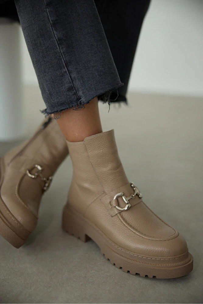 Melodi  Hakiki Deri Önden Toka Detaylı Fermuarlı Bot- BEJ DERİ