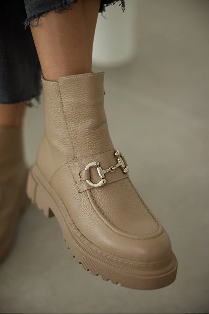 Melodi  Hakiki Deri Önden Toka Detaylı Fermuarlı Bot- BEJ DERİ