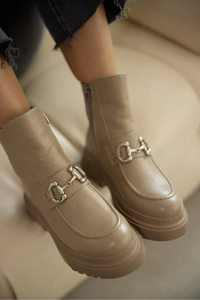 Melodi  Hakiki Deri Önden Toka Detaylı Fermuarlı Bot- BEJ DERİ