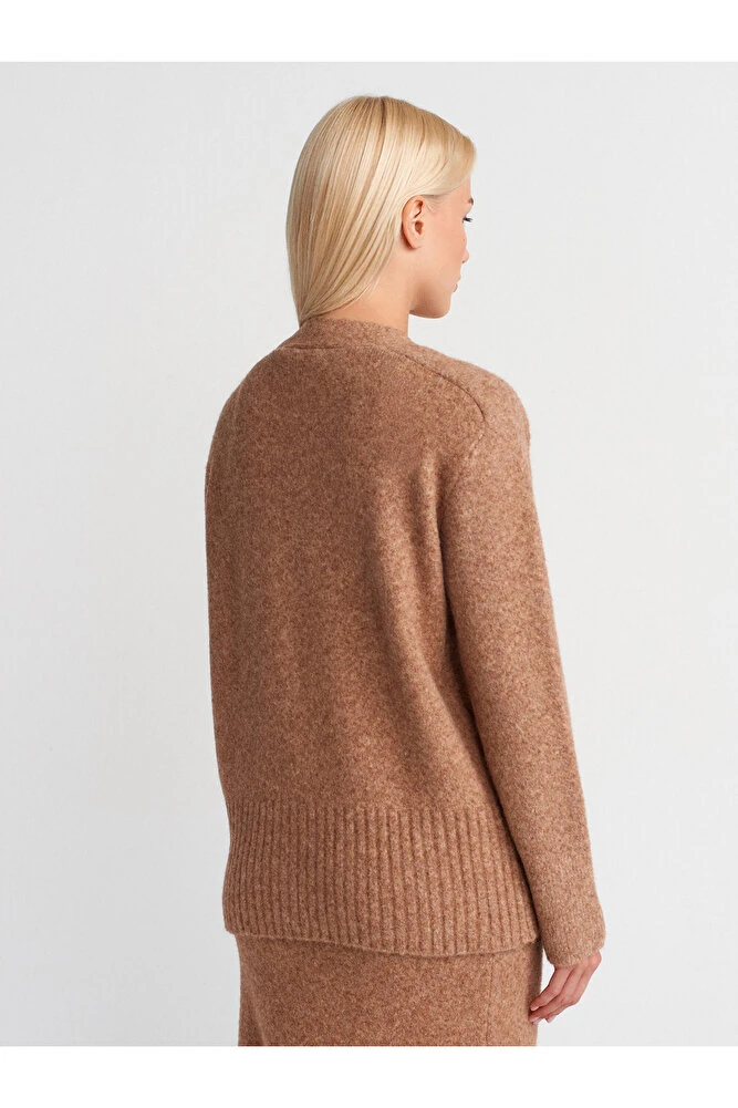 60269 V Yaka Taş Düğmeli Cepli Yumuşak Dokulu Triko Hırka-K.Bej Mel.