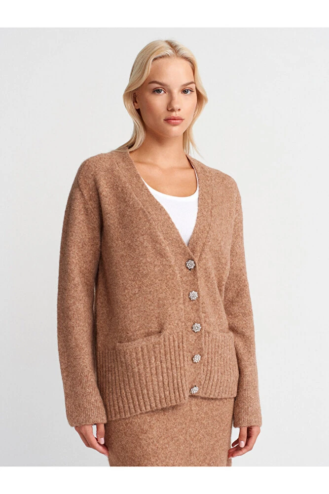 60269 V Yaka Taş Düğmeli Cepli Yumuşak Dokulu Triko Hırka-K.Bej Mel.