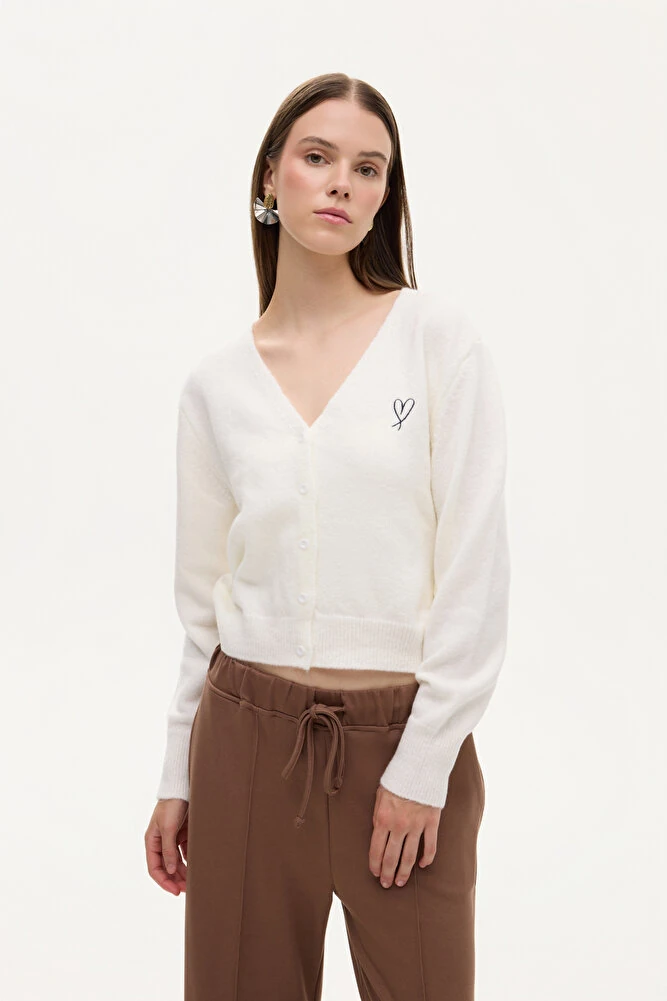 Kalp Nakışlı Düğmeli V Yaka Triko Hırka Bordo