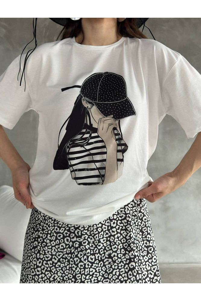 Şapkalı Kız Baskılı 1.Kalite Pamuklu Rahat Kalıp  T-Shirt