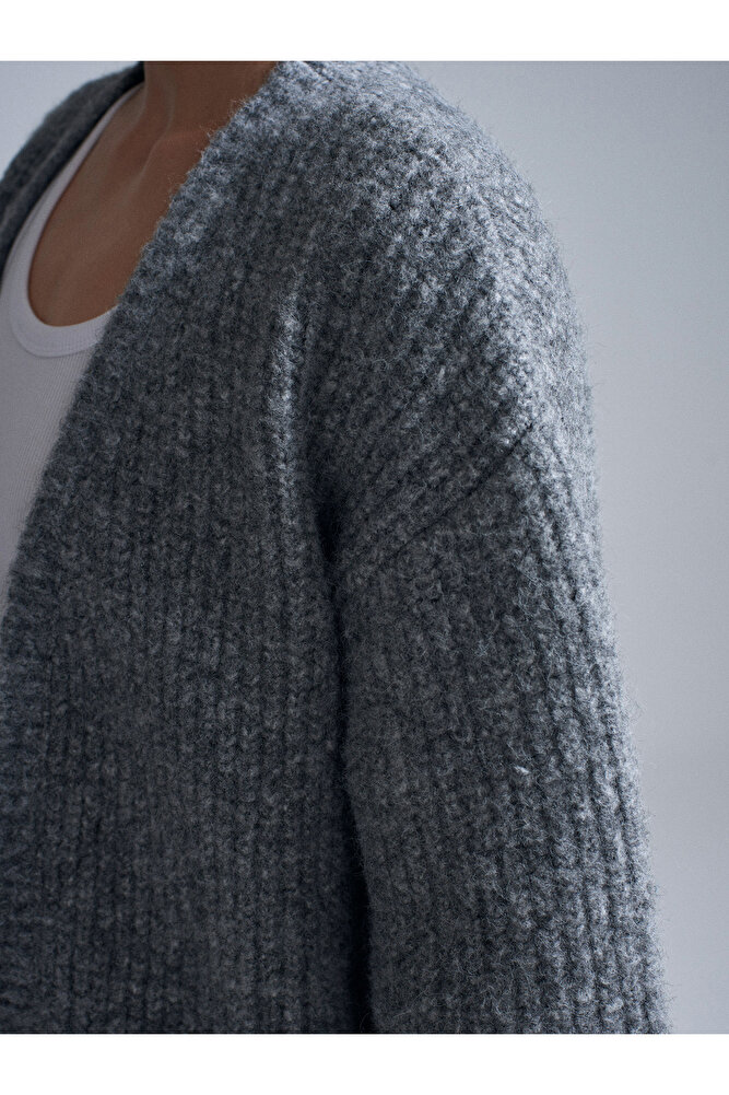 60991 Yumuşak Dokulu Dökümlü Triko Hırka-Füme M.