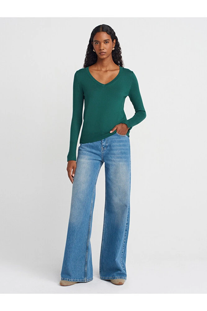 10427 V Yaka Kolu Yırtmaçlı Kazak-K.Zümrüt