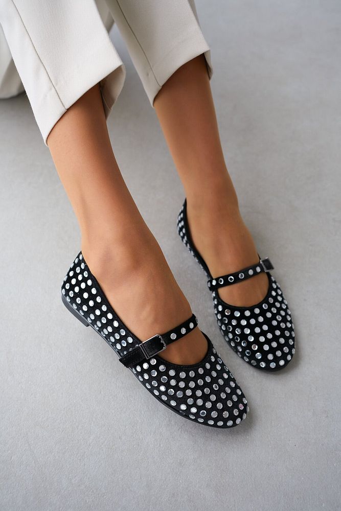 Caren Bordo Kadife Kumaş Üzerine Zımba Detaylı Bilekten Bağlamalı Kadın Babet- BORDO - Gümüş