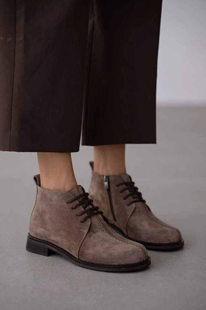 Lazen Hakiki Deri Bağcık Detaylı Kısa Kadın Bot- VİZON SÜET