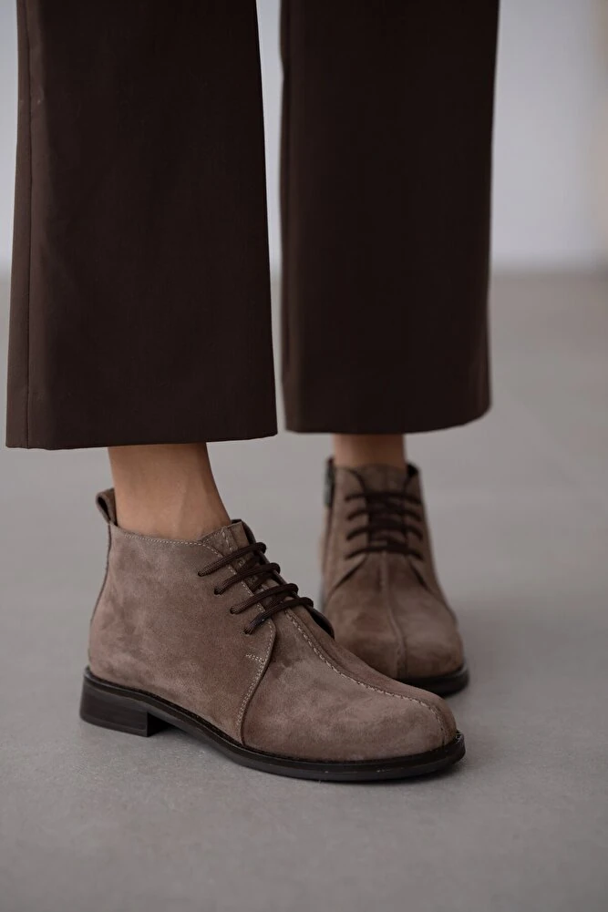 Lazen Hakiki Deri Bağcık Detaylı Kısa Kadın Bot- VİZON SÜET