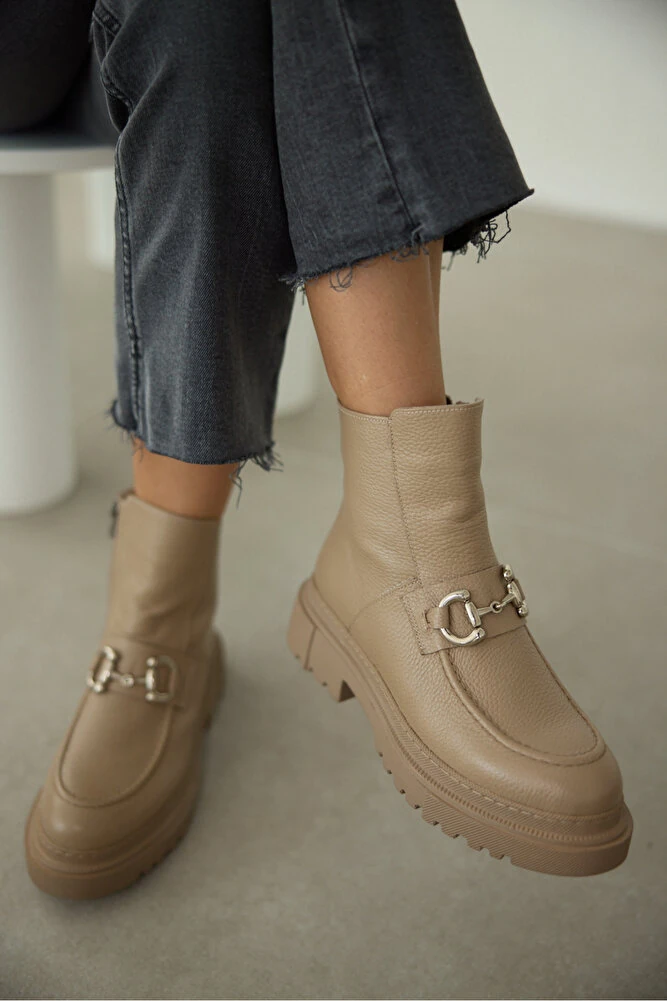 Melodi  Hakiki Deri Önden Toka Detaylı Fermuarlı Bot- BEJ DERİ