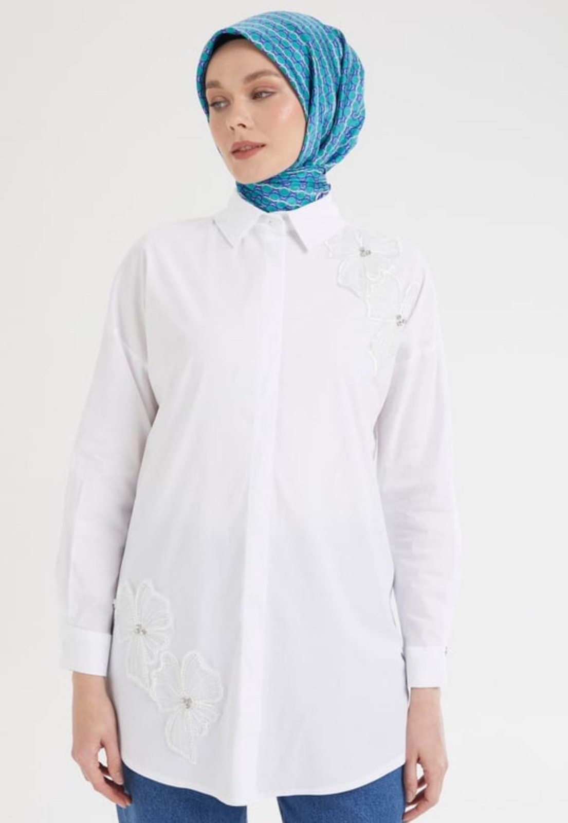 ARMİNE  TREND ÇİÇEK DİKİŞLİ GÖMLEK