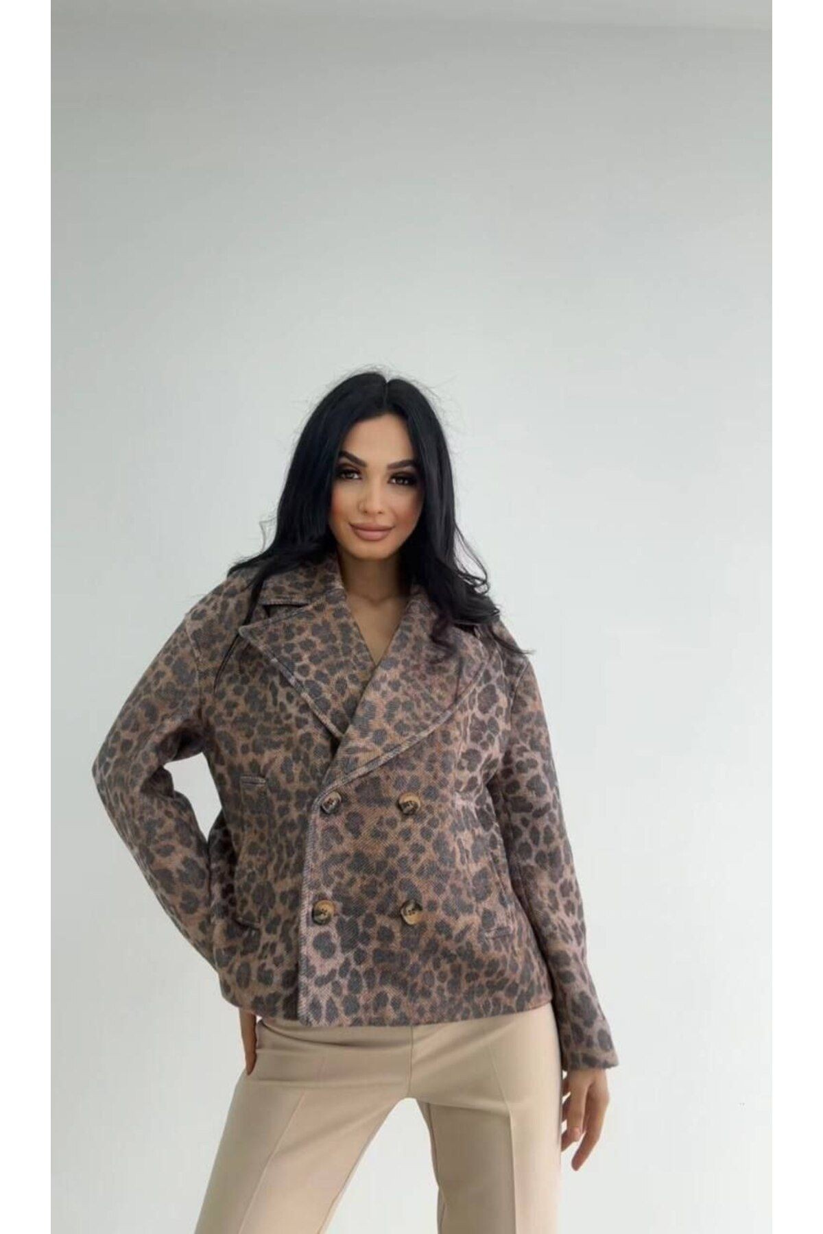 Oversize Düğmeli Astarlı Cepli Kısa Kaban