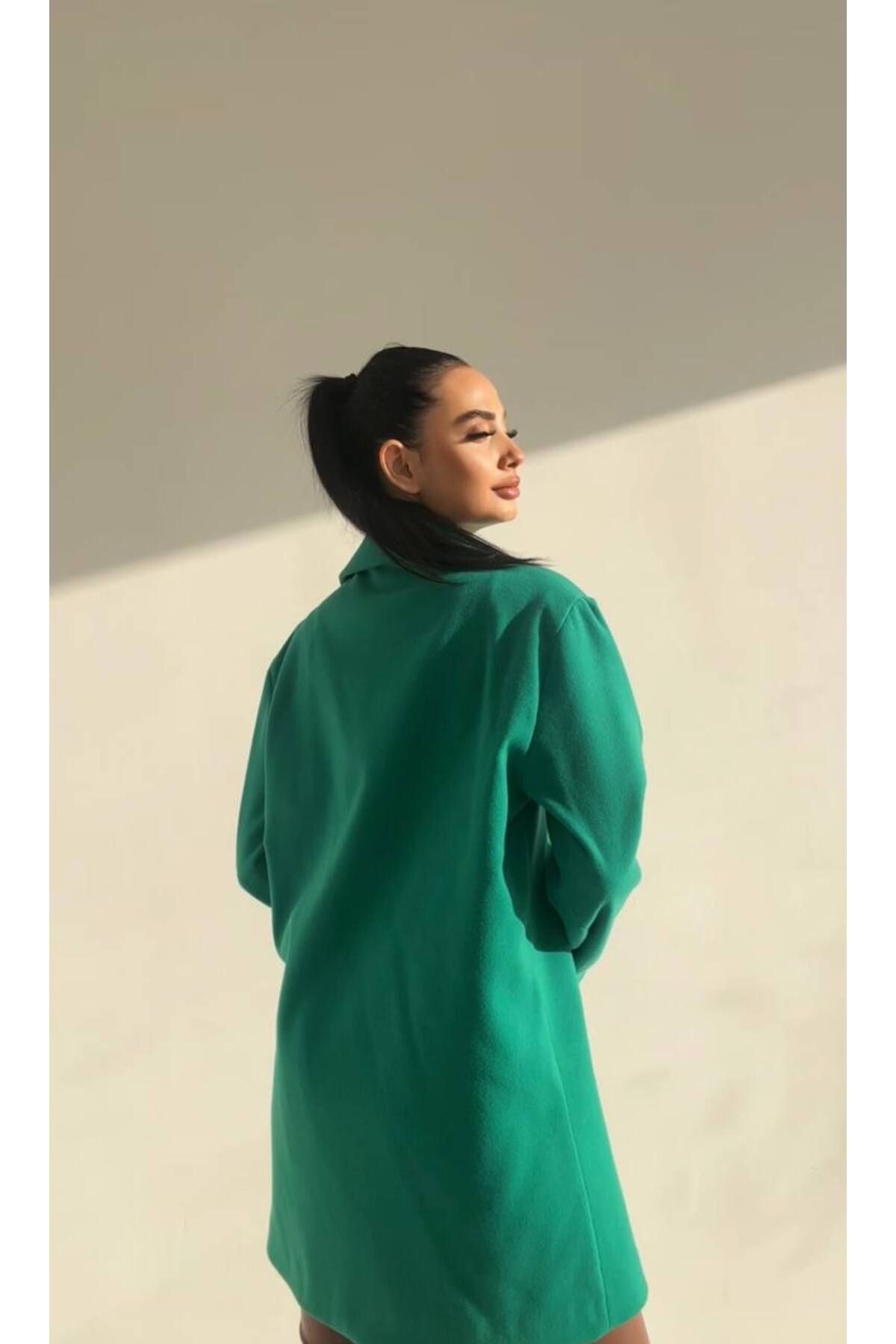 Oversize Geniş Kesim Düğmeli Kısa Kaşe Kaban