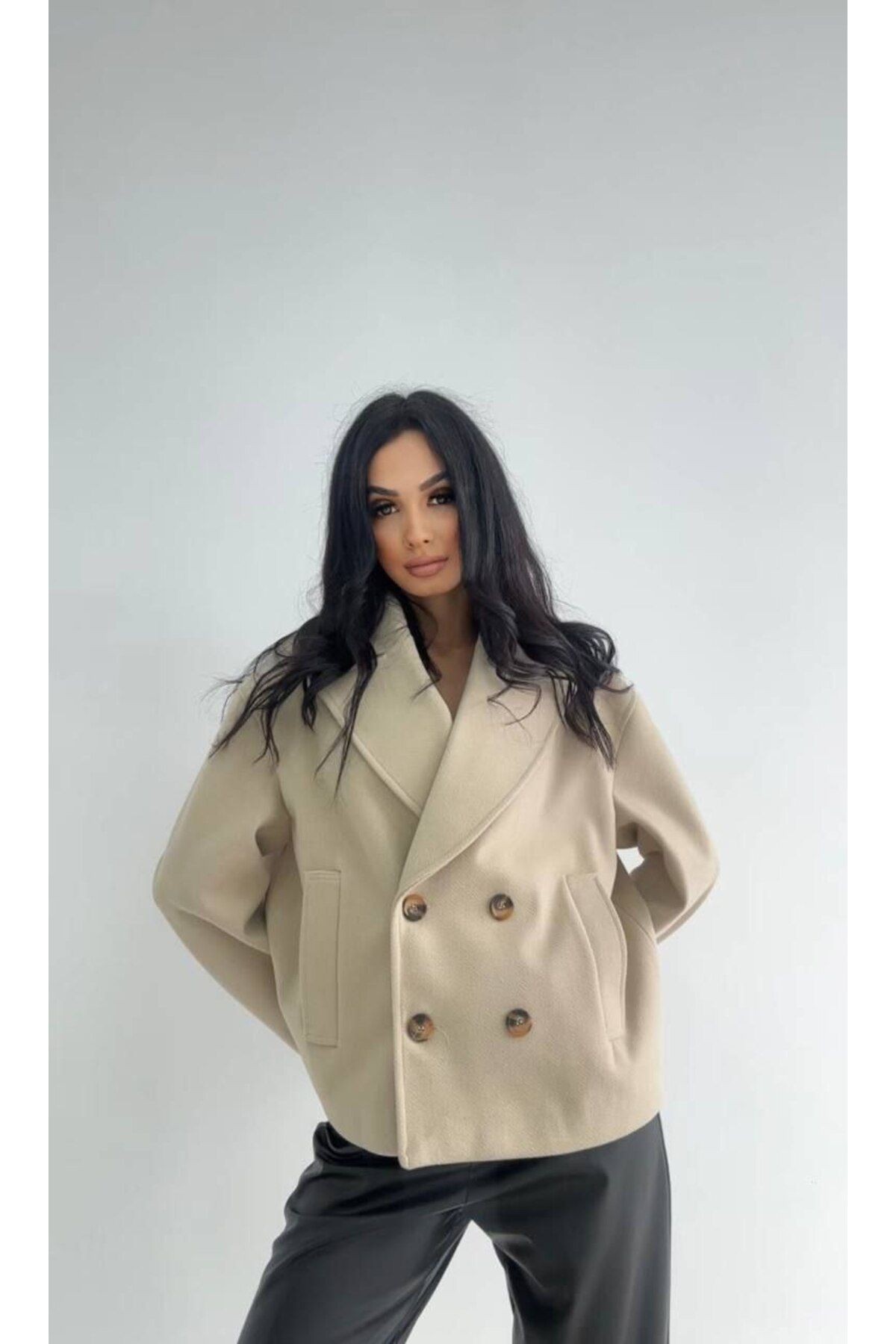 Oversize Düğmeli Astarlı Cepli Kısa Kaban