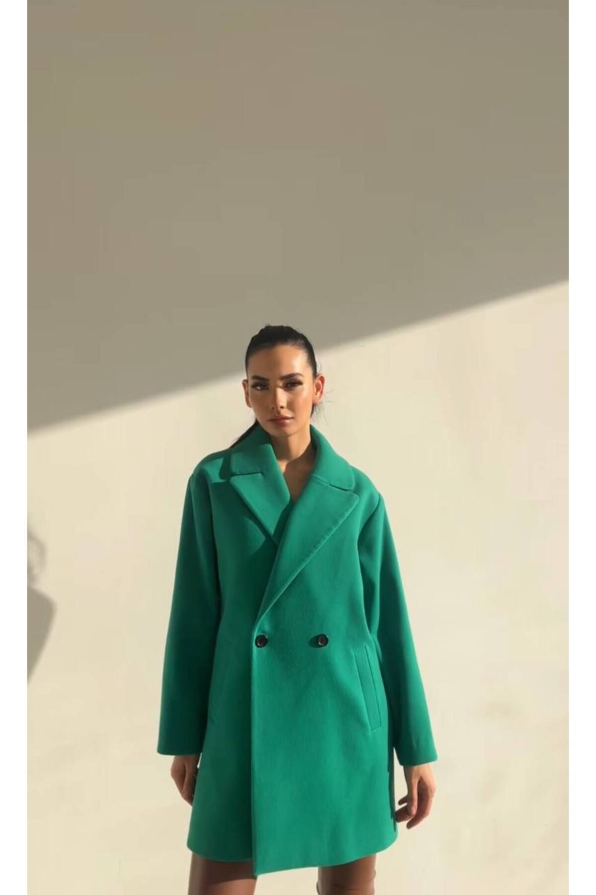 Oversize Geniş Kesim Düğmeli Kısa Kaşe Kaban