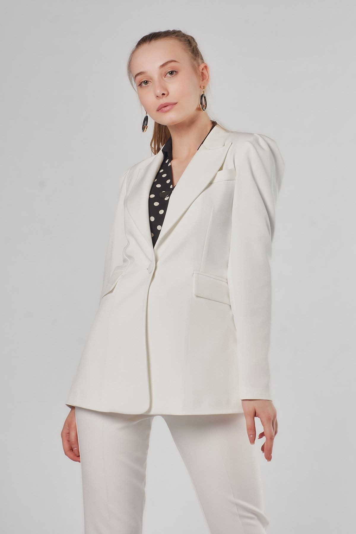 Balon Kol Detaylı Beyaz Blazer Kadın Ceket