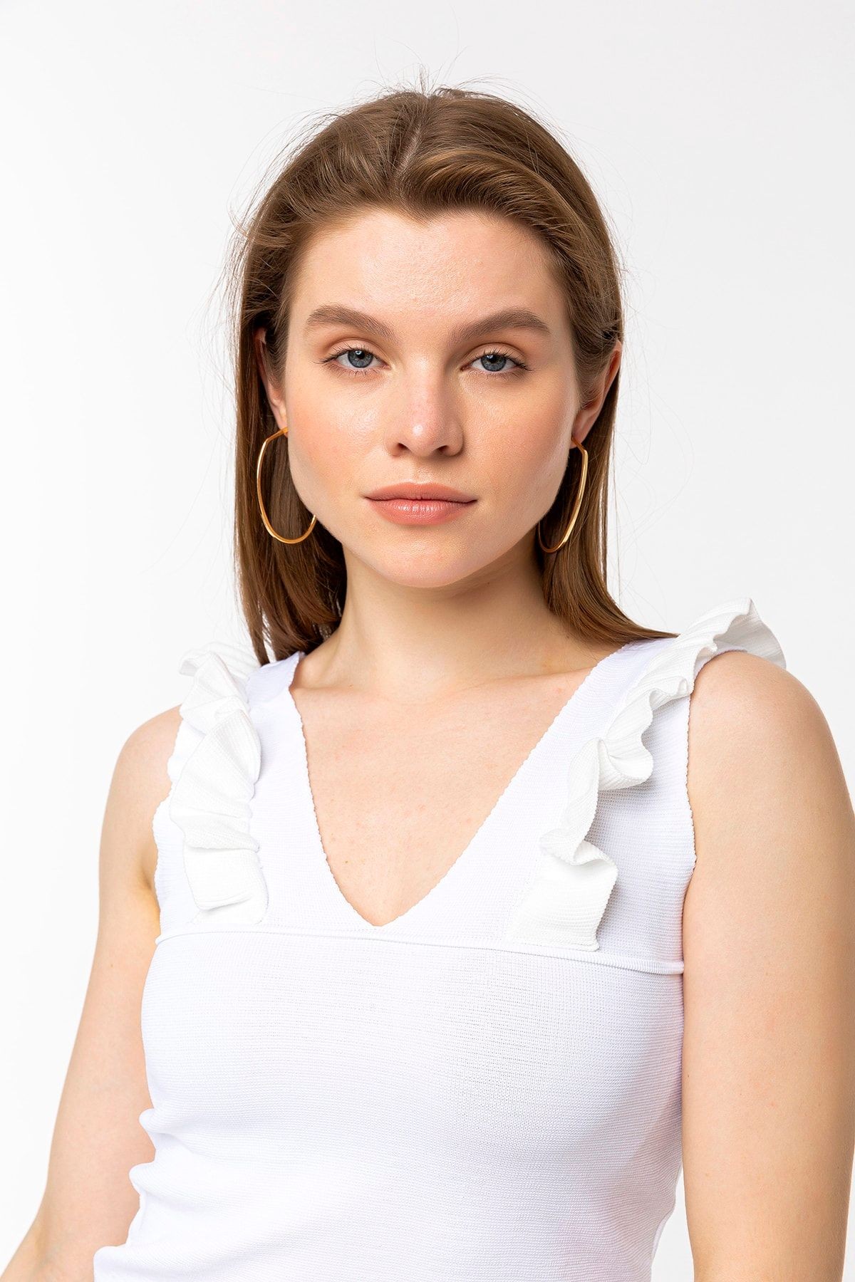 Fırfır Detaylı Askılı Beyaz Crop Bluz