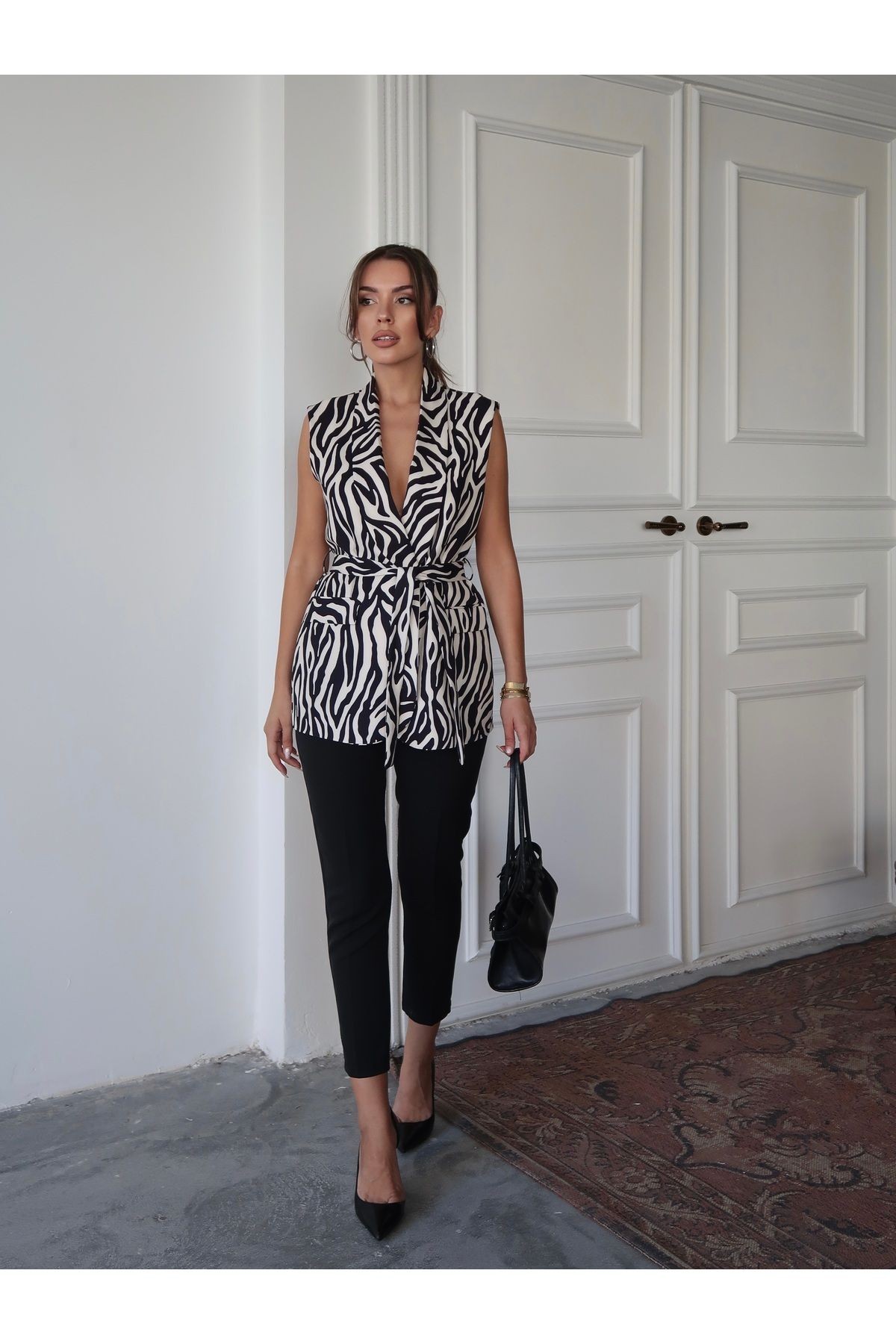 Violet Kuşaklı Yelek Ve Siyah Pantolon Takım Zebra Desenli
