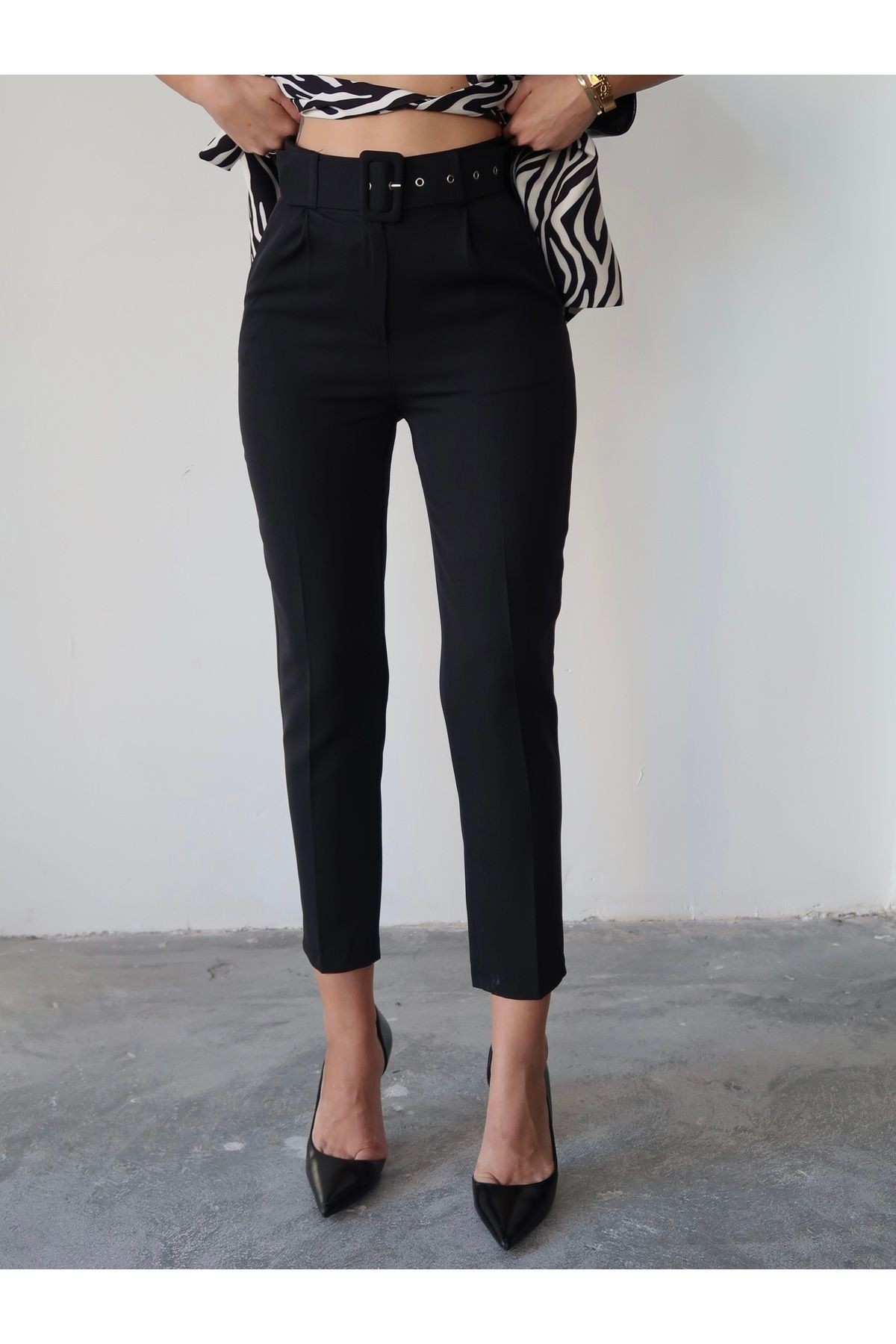 Violet Kuşaklı Yelek Ve Siyah Pantolon Takım Zebra Desenli