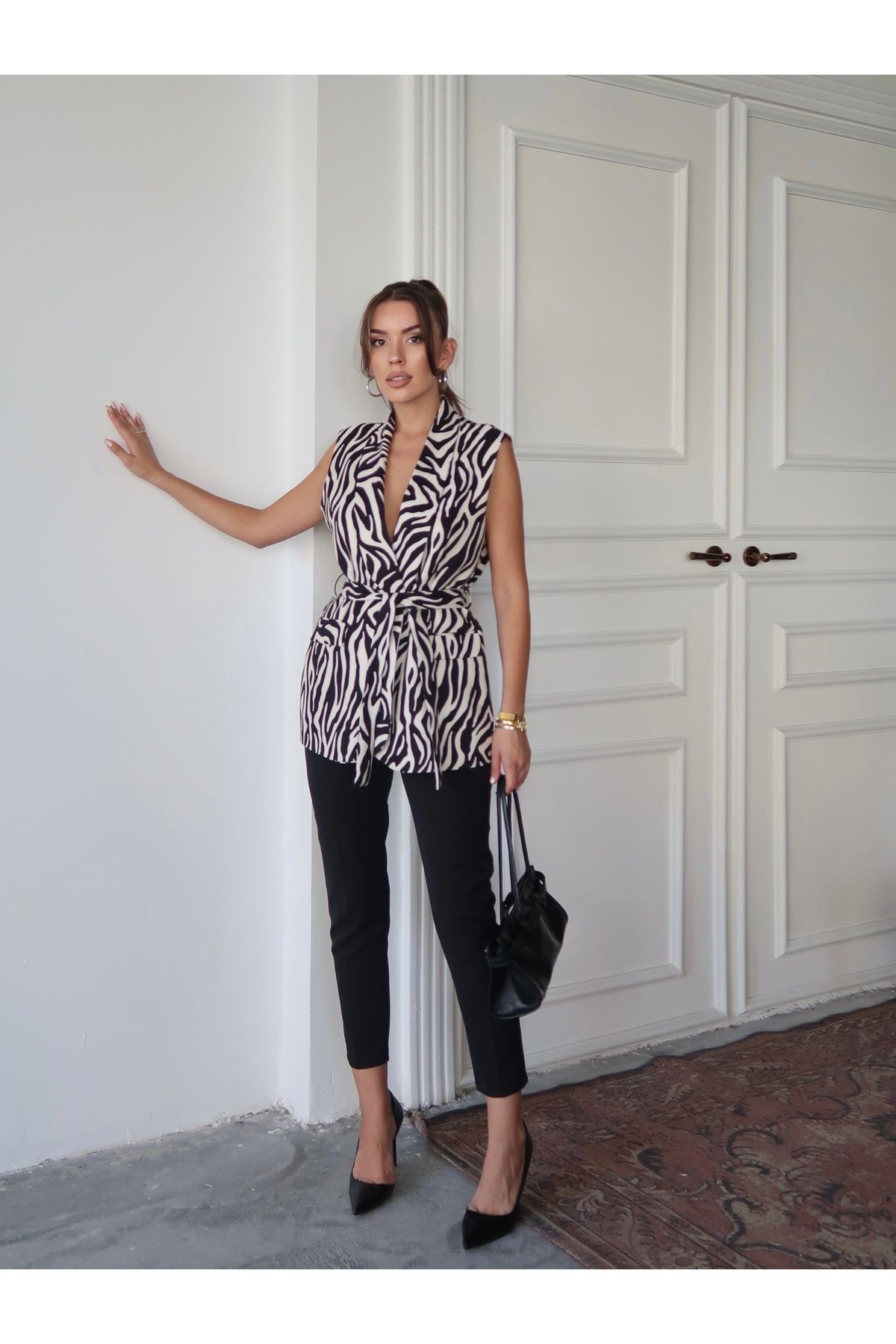 Violet Kuşaklı Yelek Ve Siyah Pantolon Takım Zebra Desenli