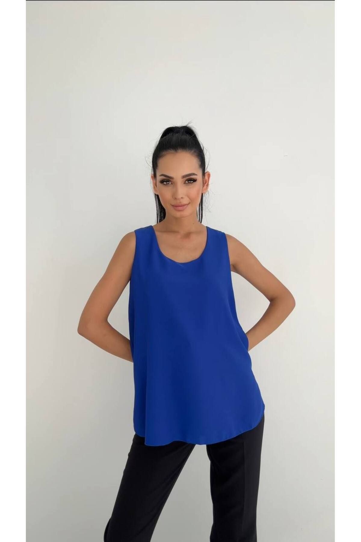 Rahat Kesim Sıfır Kollu Bluz