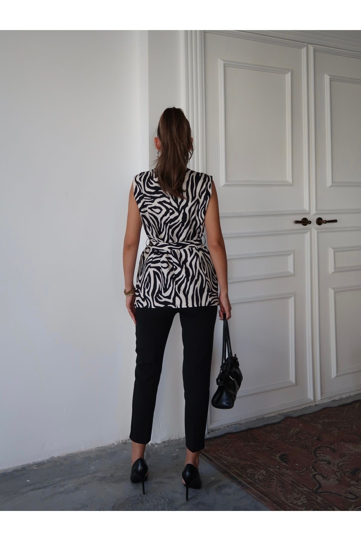 Violet Kuşaklı Yelek Ve Siyah Pantolon Takım Zebra Desenli
