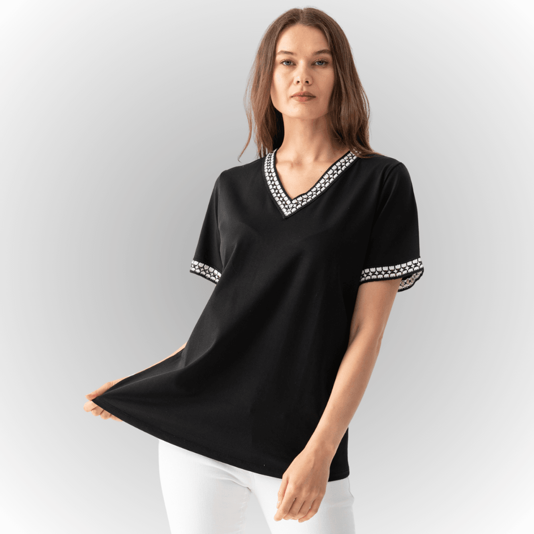 Kadın Siyah Yakası ve Kolu Nakış Şerit Detaylı V Yaka Viskon Penye Bluz - Siyah