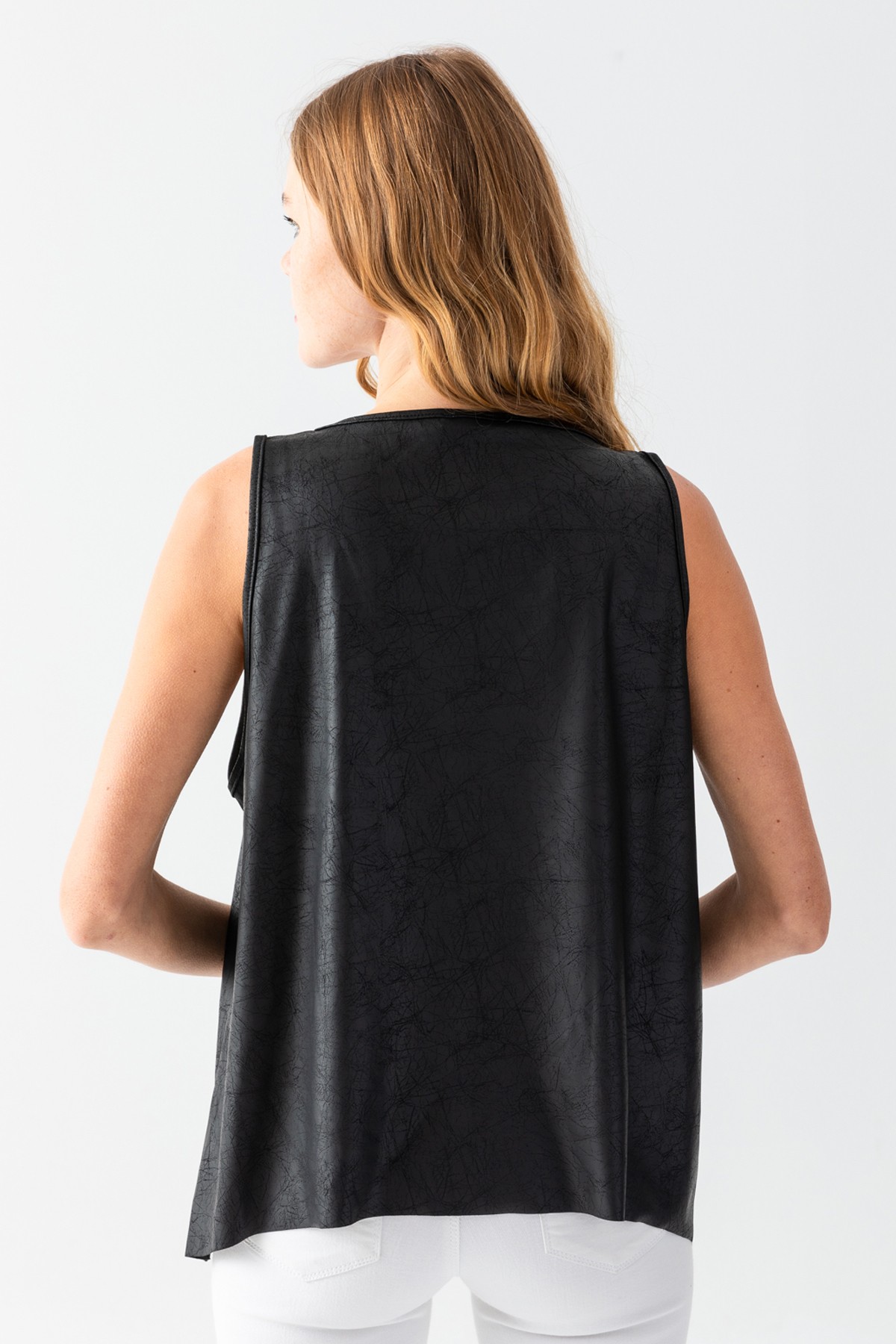 Kadın Krem Siyah Eteği Asimetrik Suni Deri Yelekli Takım Tunik