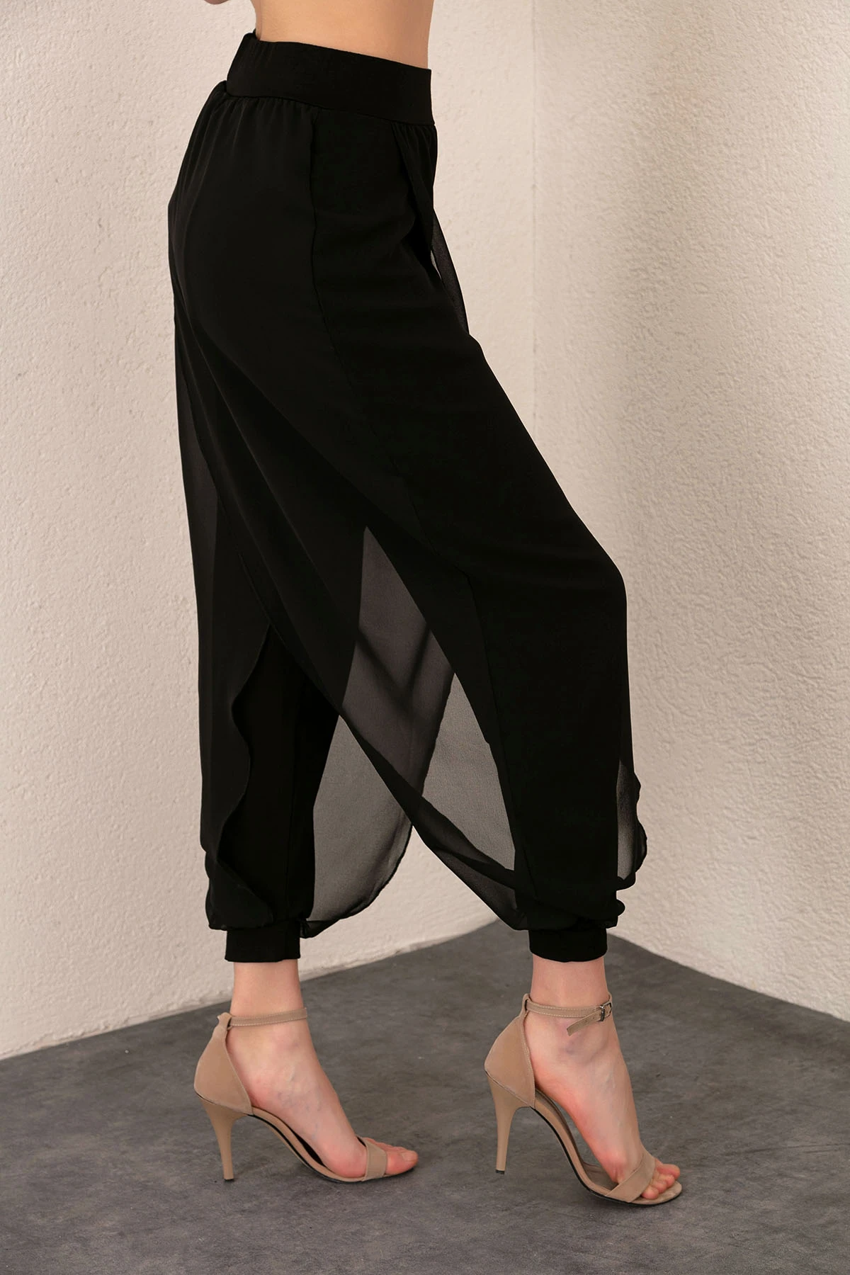 Kadın Siyah Şifon Detaylı Paçası Lastikli Şalvar Pantolon