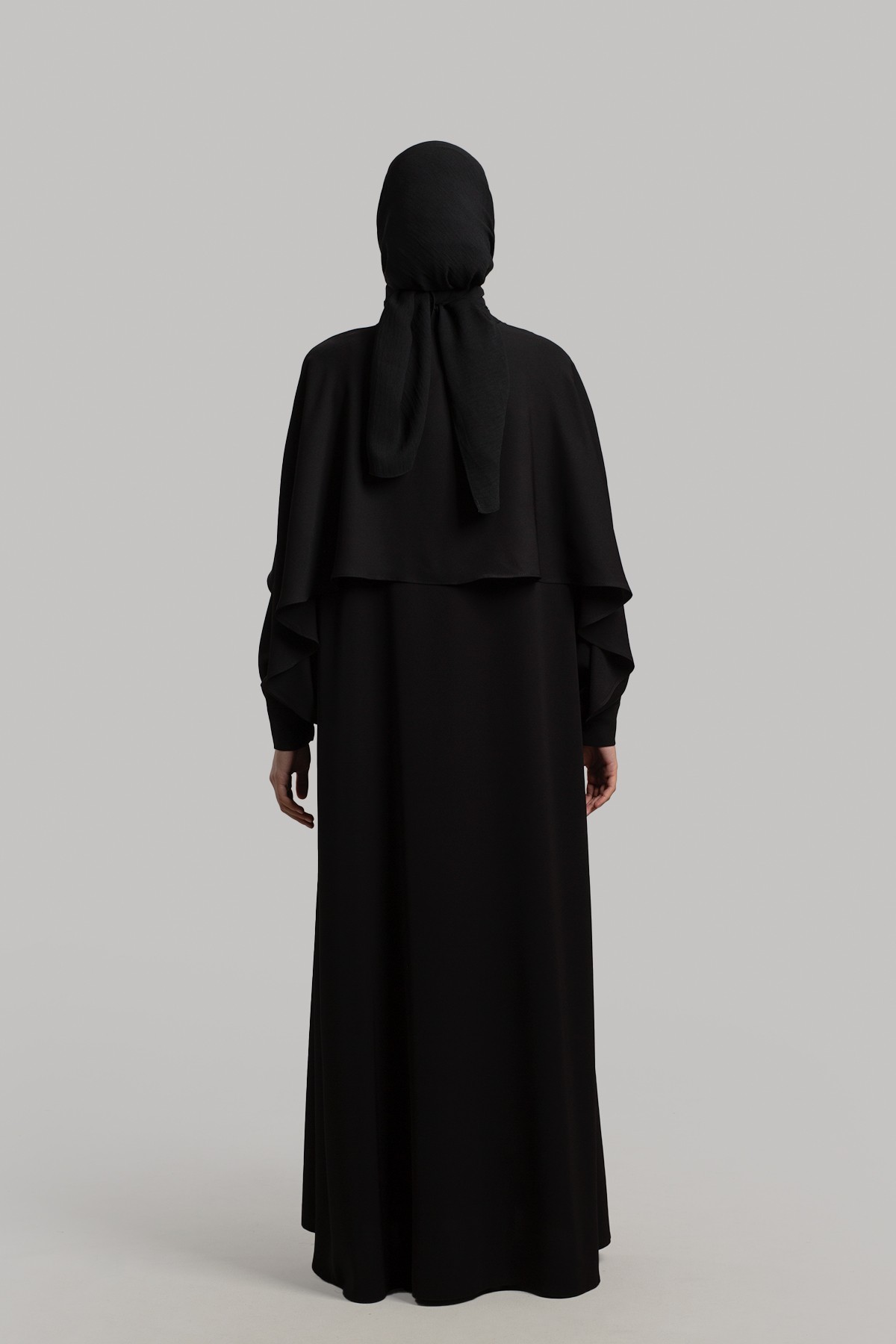 Kolları Rüzgarlıklı Ferace
