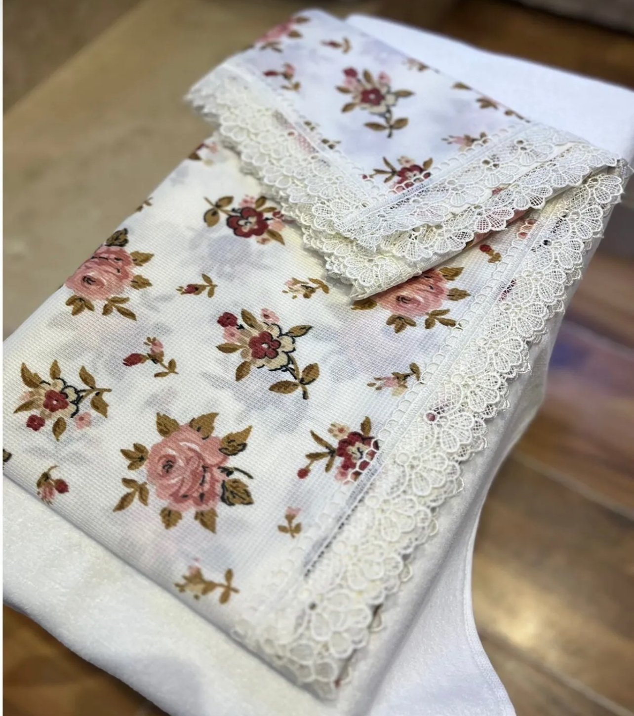 140x150 Raşel Güpürlü Sofra Bezi Rose Flowers