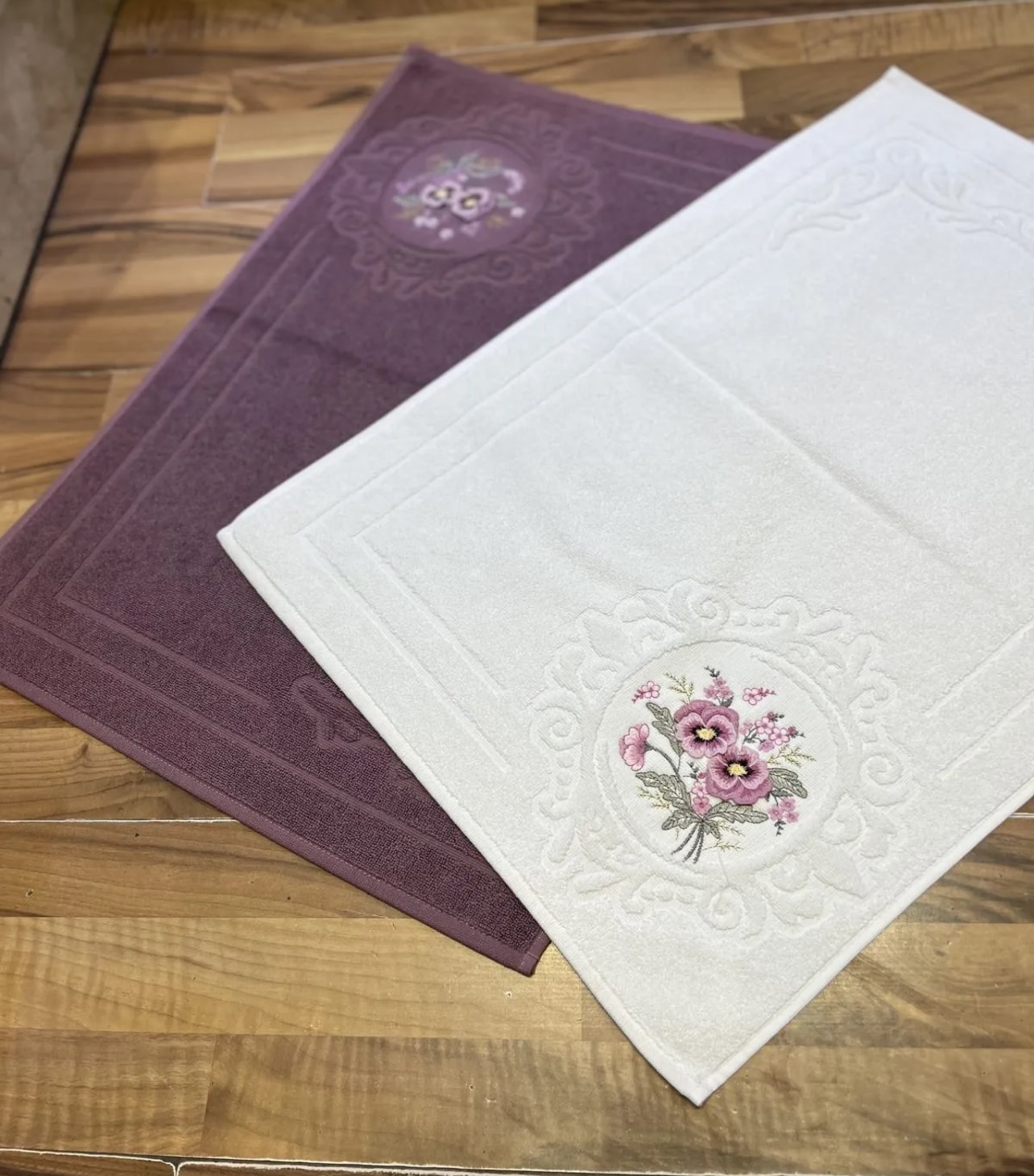 3D Nakışlı 50x70 Verda 2li Ayak Havlu Seti Mürdüm-krem