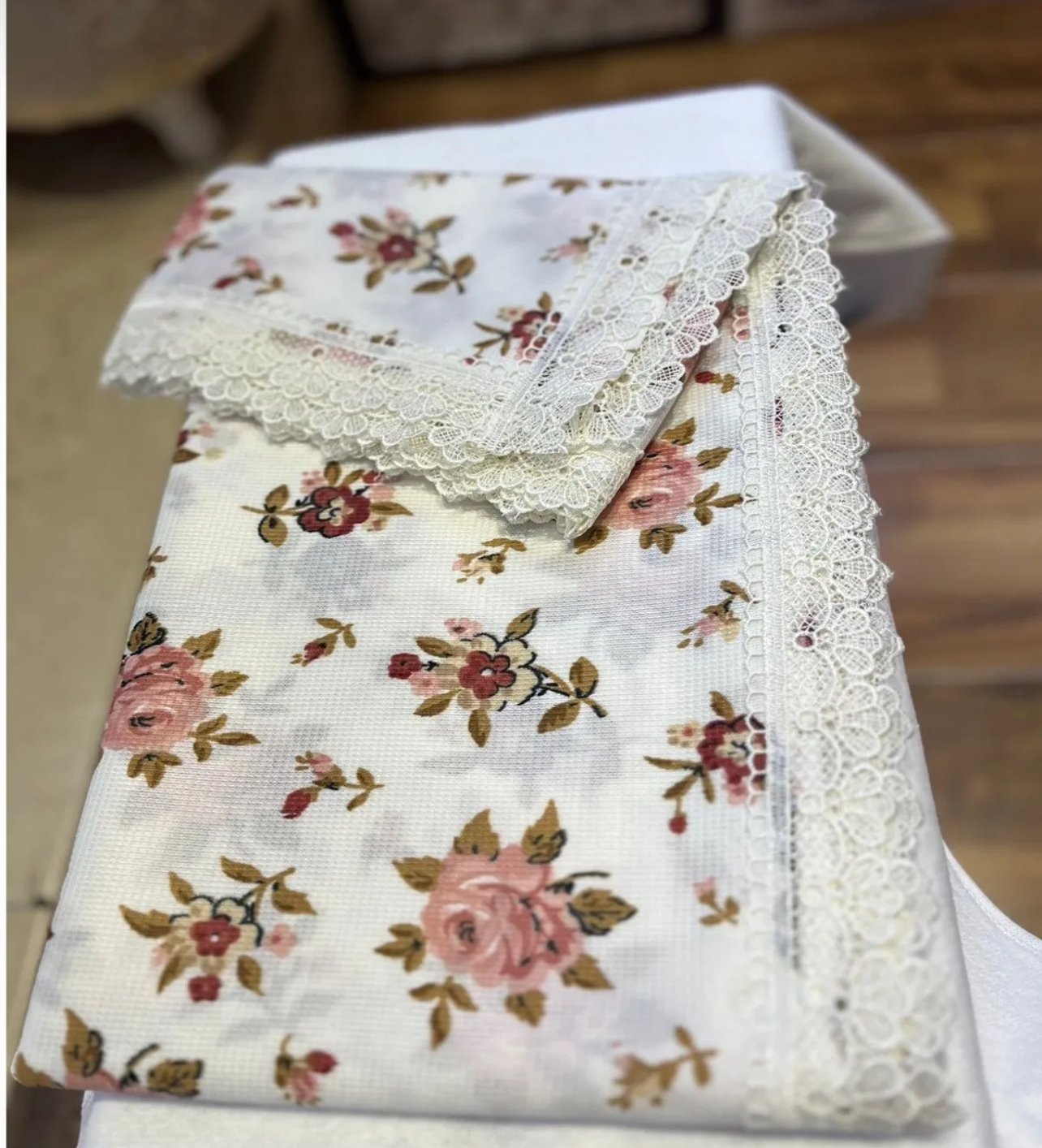 140x150 Raşel Güpürlü Sofra Bezi Rose Flowers