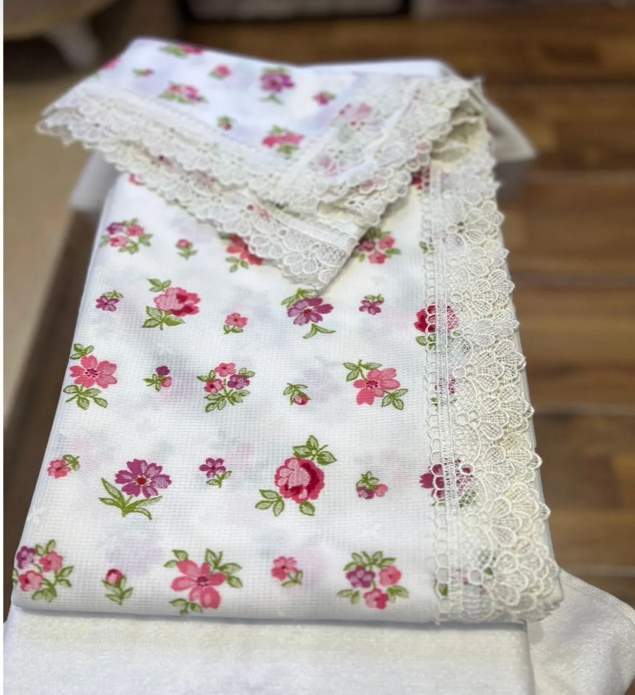 140x150 Raşel Güpürlü Sofra Bezi Pembe Kırçiçeği