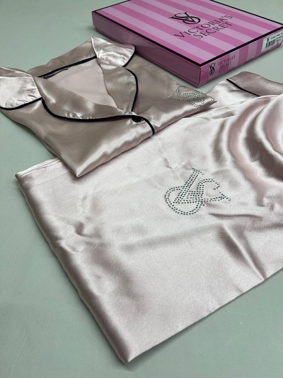 Victoria Secret’s Pijama Takımı Pudra görsel 2