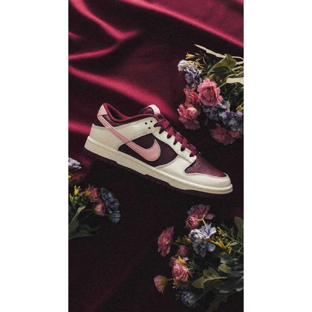 Nike SB Dunk Low “ Valentines Day “ görsel 3