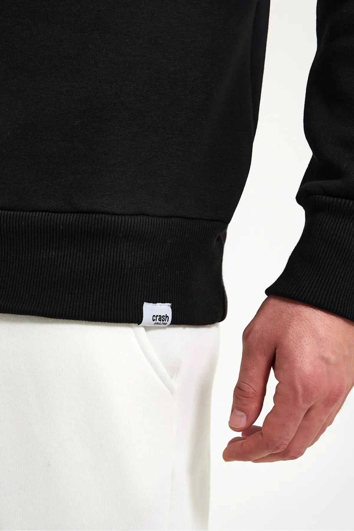 Siyah Boğazlı Sweatshirt