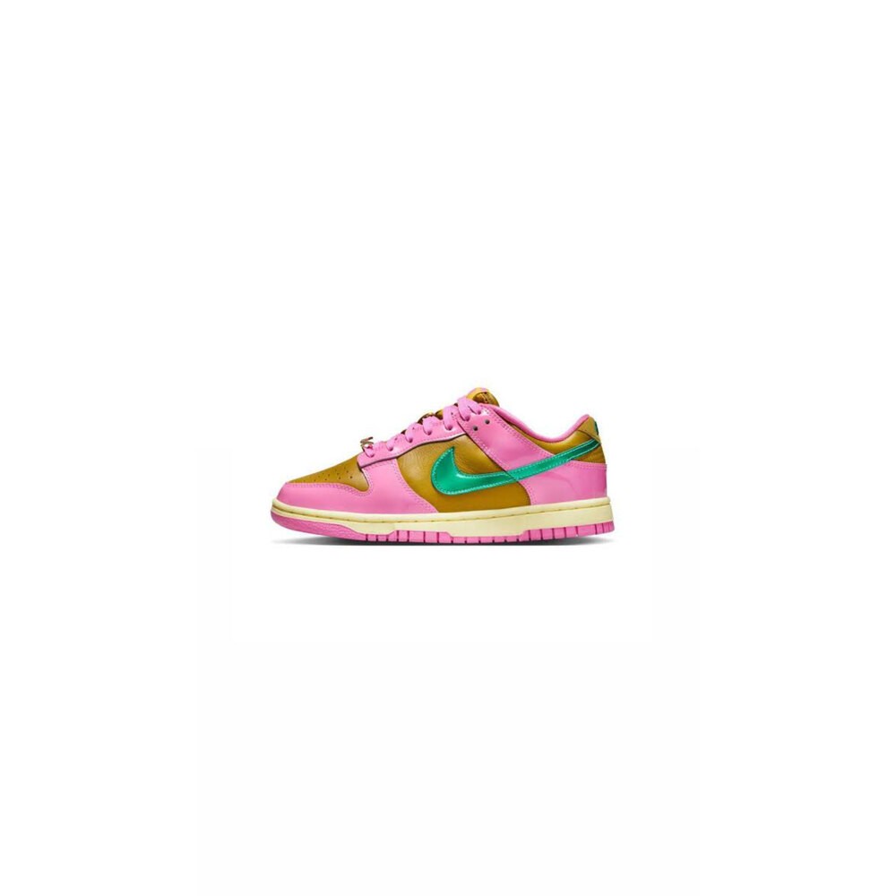 Nike DUNK LOW X PARRIS GOEBEL