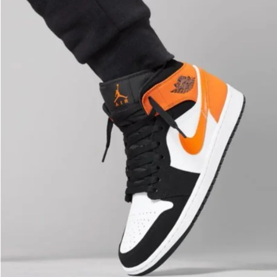NIKE AIR JORDAN MID SHARTTERED