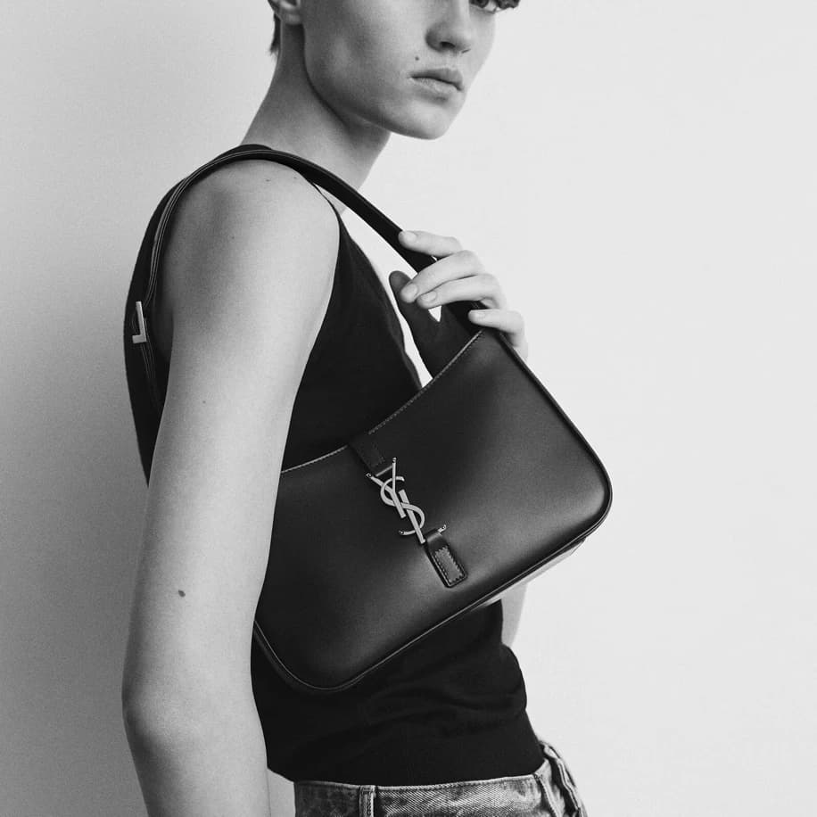 Yves Saint Laurent Hobo Bag Black görsel 3