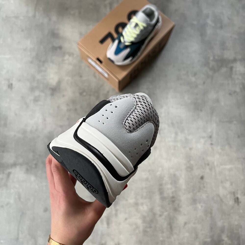 Adidas Yeezy 700 wawe Runner