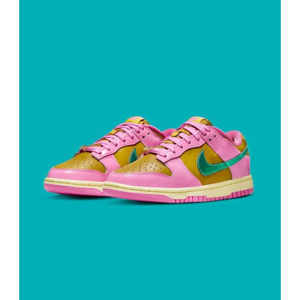 Nike DUNK LOW X PARRIS GOEBEL