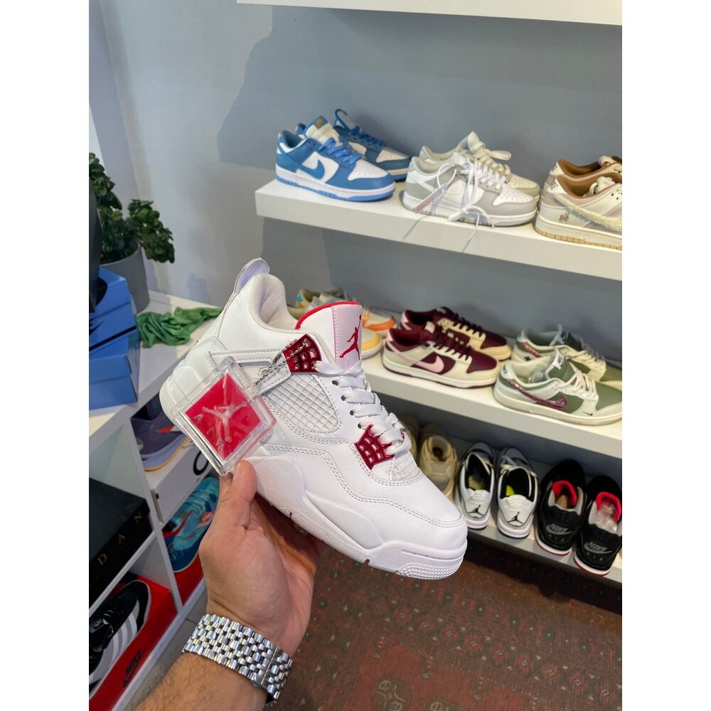 40 Nike Air Jordan 4 red metallic
