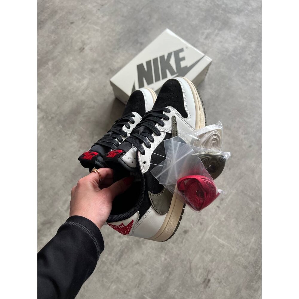 Travis Scott x Air Jordan 1 Low 'Mocha'