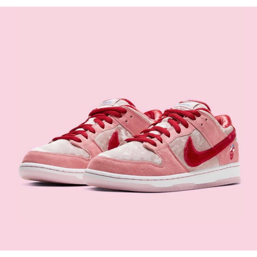 Nike Dunk Low Stranglove Valentines