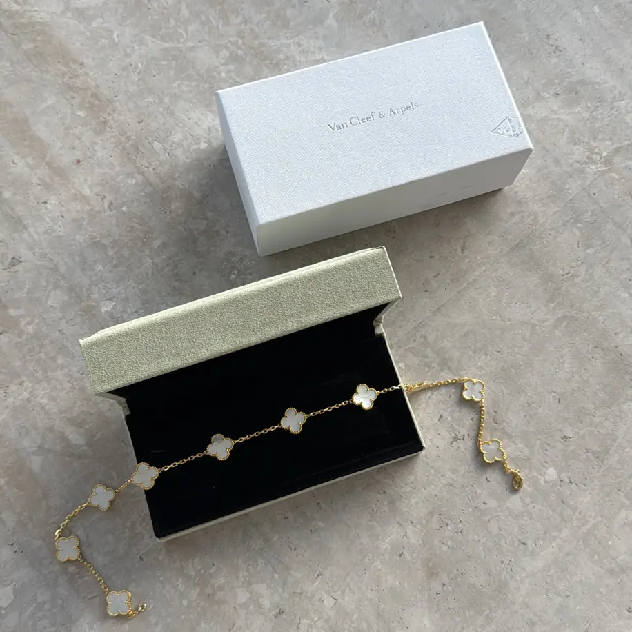 Van Cleef Beyaz Kolye (Premium)