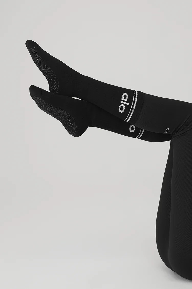Alo Yoga 12 Adet. 3x4 Paket Women's Throwback Barre Sock - Black/White